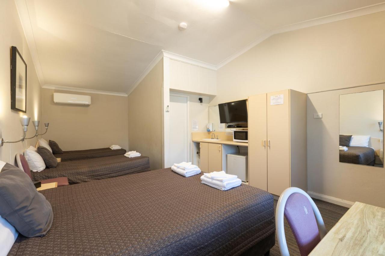 Mittagong Motel Bagian luar foto
