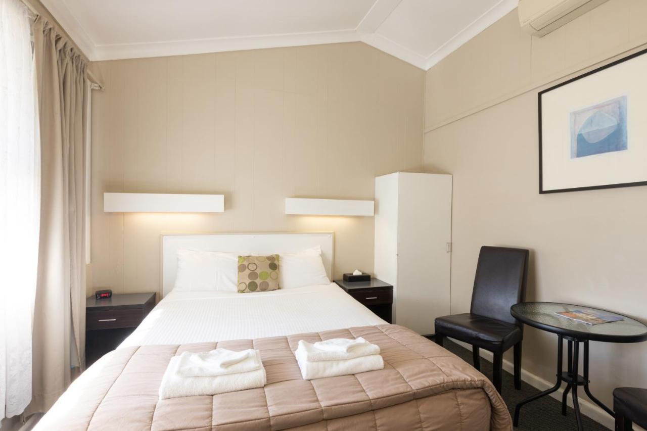 Mittagong Motel Bagian luar foto